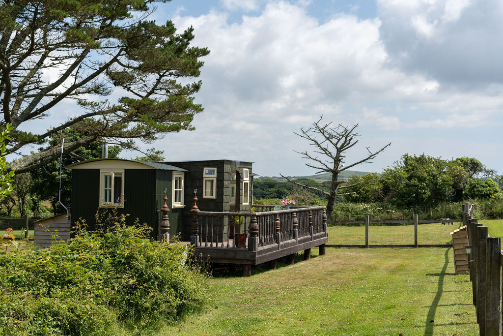 The spacious Shepherd's hut with a wrap around terrace